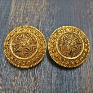 Vintage Chanel clip on earrings